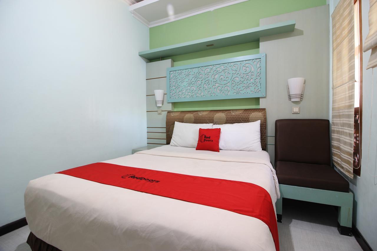 Reddoorz Plus Near Tugu Jogja 2 Yogyakarta Exterior foto