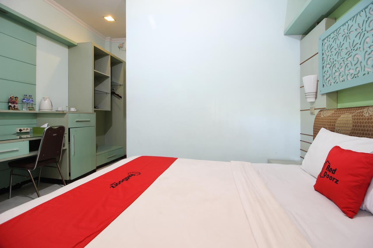 Reddoorz Plus Near Tugu Jogja 2 Yogyakarta Exterior foto