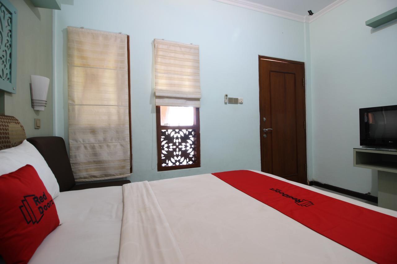Reddoorz Plus Near Tugu Jogja 2 Yogyakarta Exterior foto