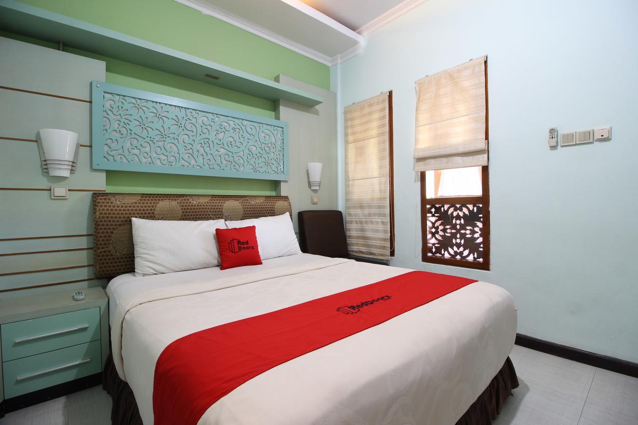 Reddoorz Plus Near Tugu Jogja 2 Yogyakarta Exterior foto